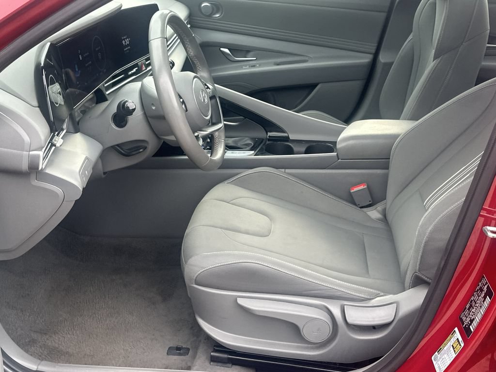 Used 2025 Hyundai Elantra SEL FWD image 9
