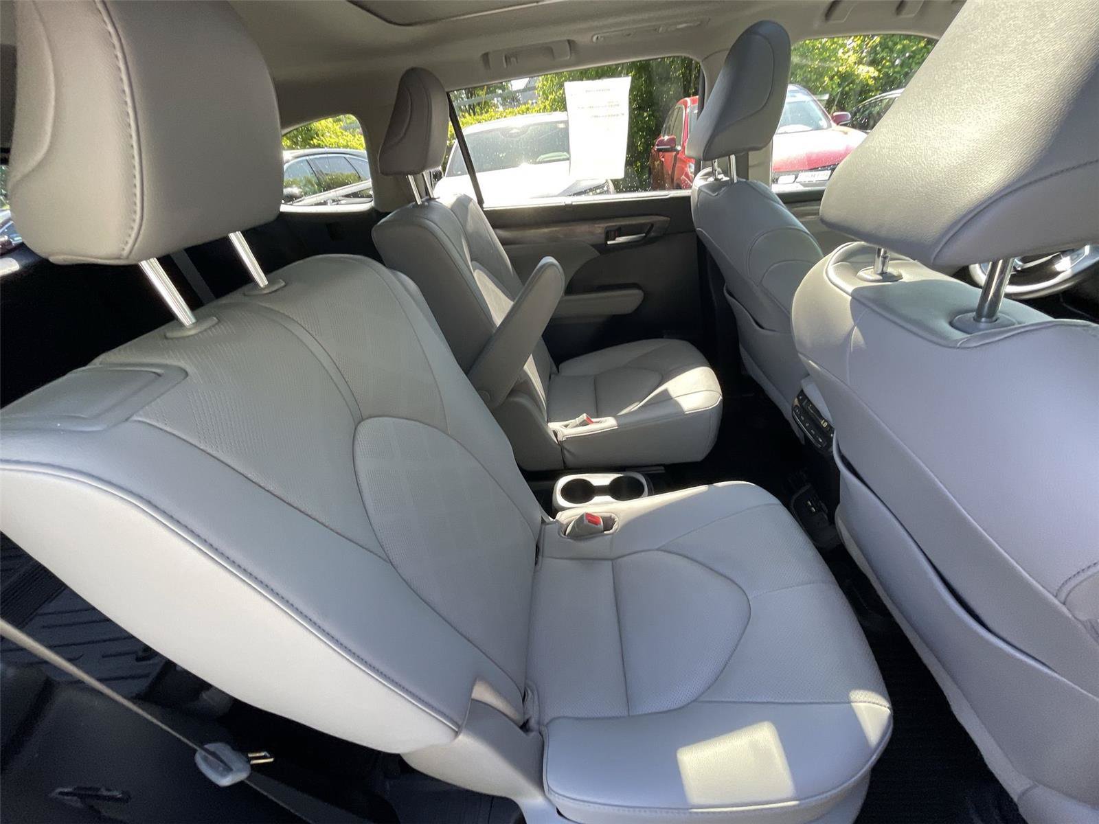 Used 2021 Toyota Highlander Platinum AWD/4WD image 23