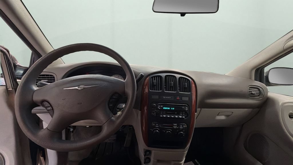 Used 2007 Chrysler Town & Country LX w/ Popular Equipment Group II FWD image 10