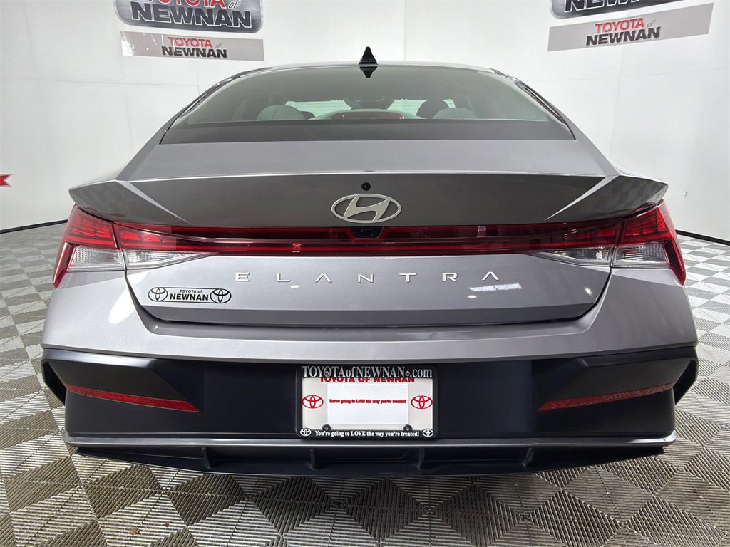 Used 2024 Hyundai Elantra SEL w/ Convenience Package image 5