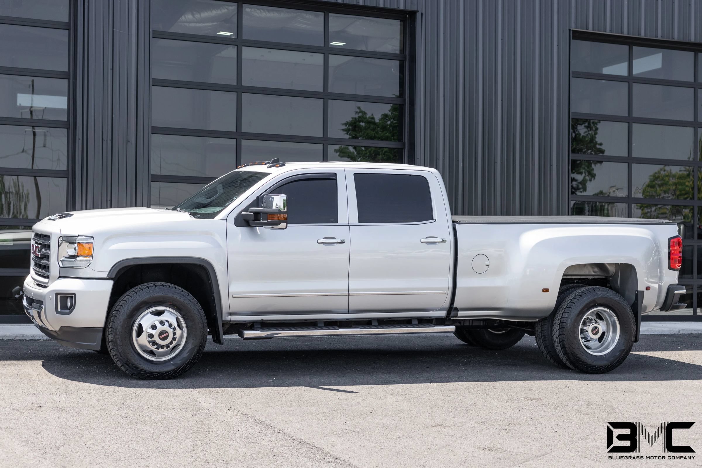 Used 2018 GMC Sierra 3500 SLT w/ Duramax Plus Package AWD/4WD image 3