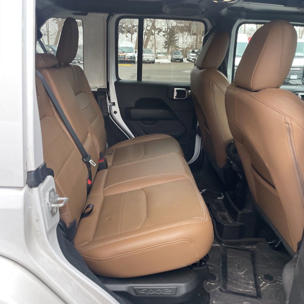 Used 2022 Jeep Wrangler Unlimited Sahara w/ Cold Weather Group image 13