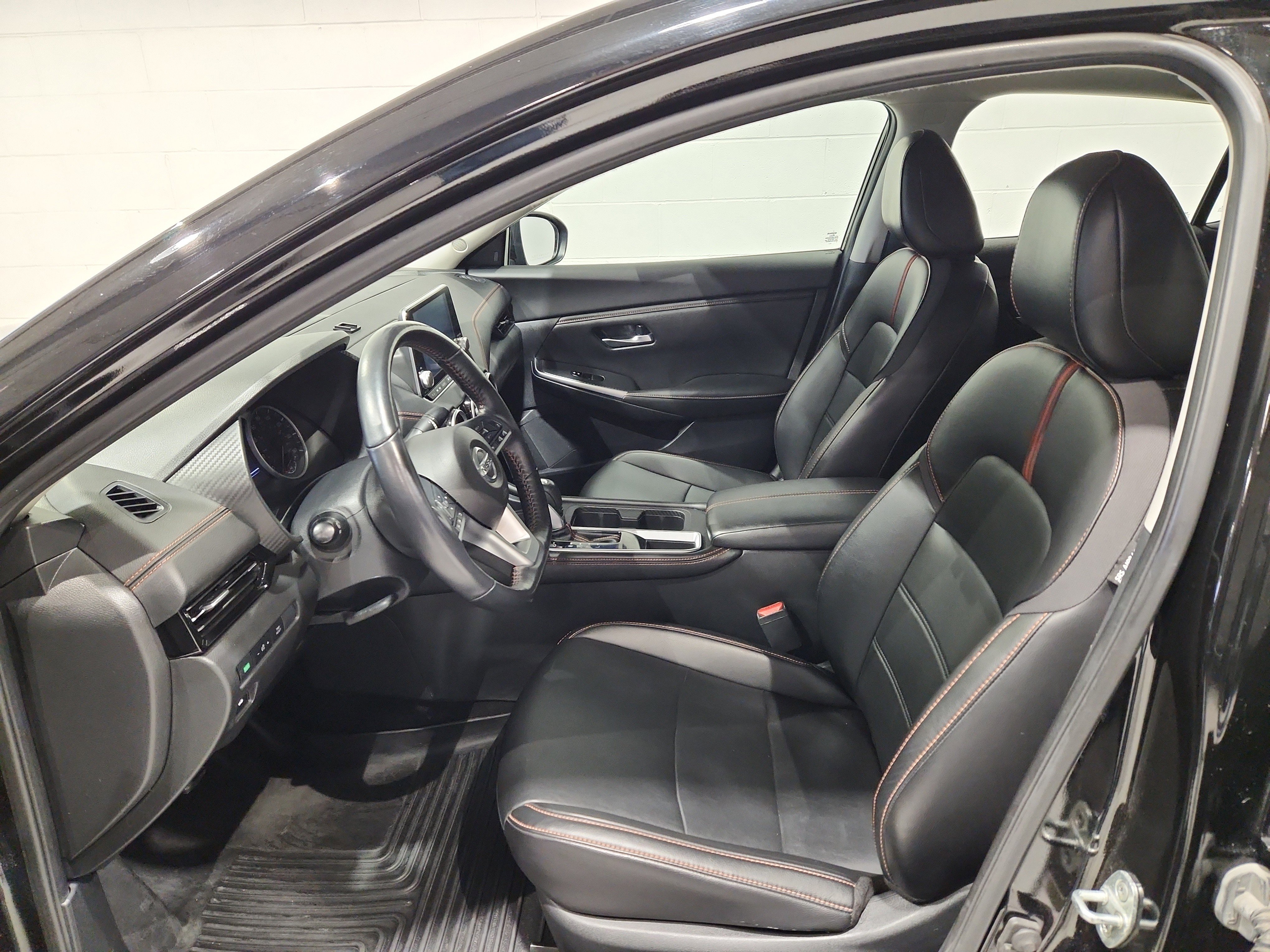 Used 2022 Nissan Sentra SR w/ SR Premium Package FWD image 4