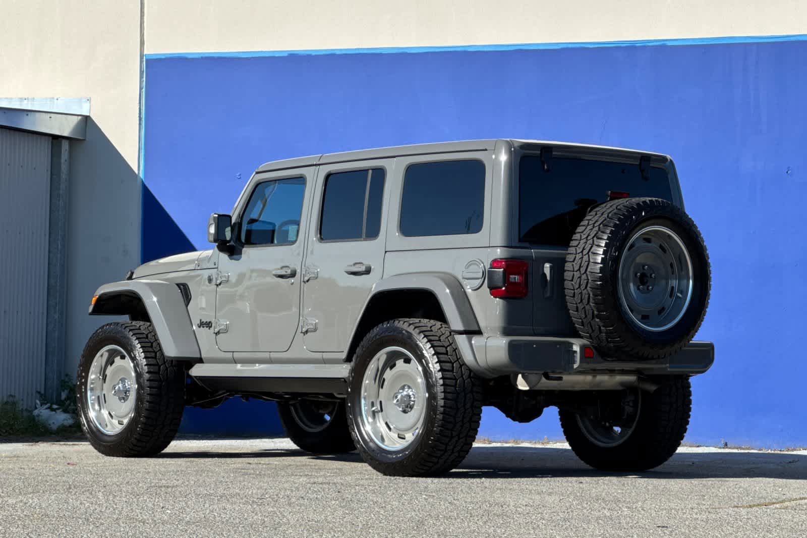 Used 2022 Jeep Wrangler Unlimited Sahara image 5