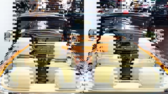 Used 2011 Rolls-Royce Phantom Drophead Coupe image 31