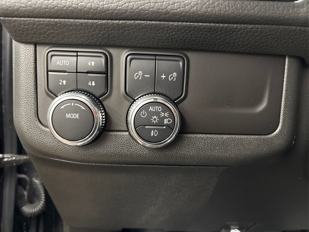 Used 2024 GMC Yukon XL Denali image 27