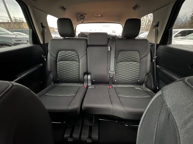 Used 2024 Nissan Pathfinder S image 10