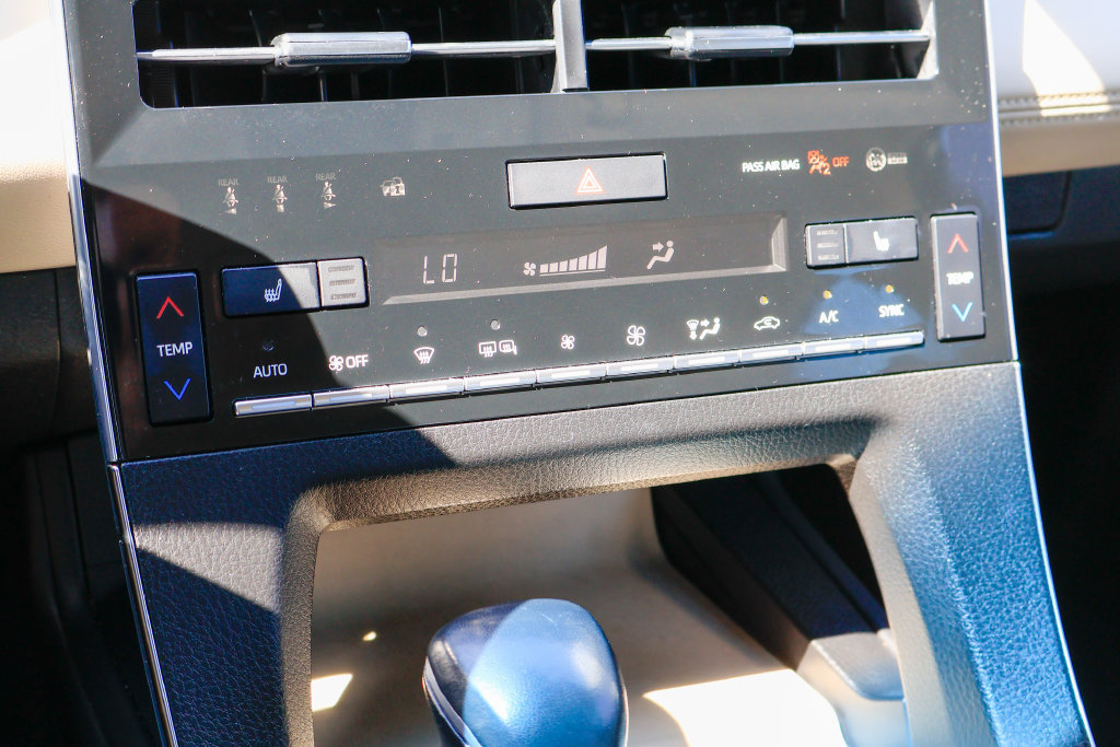 Used 2021 Toyota Avalon XLE w/ Moonroof Package FWD image 17