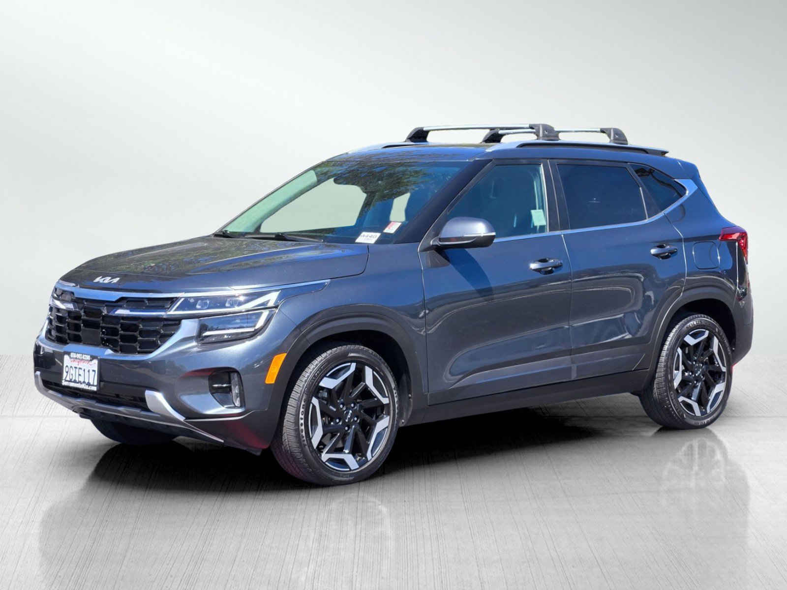 Certified 2024 Kia Seltos SX w/ SX Sunroof Package AWD/4WD image 8