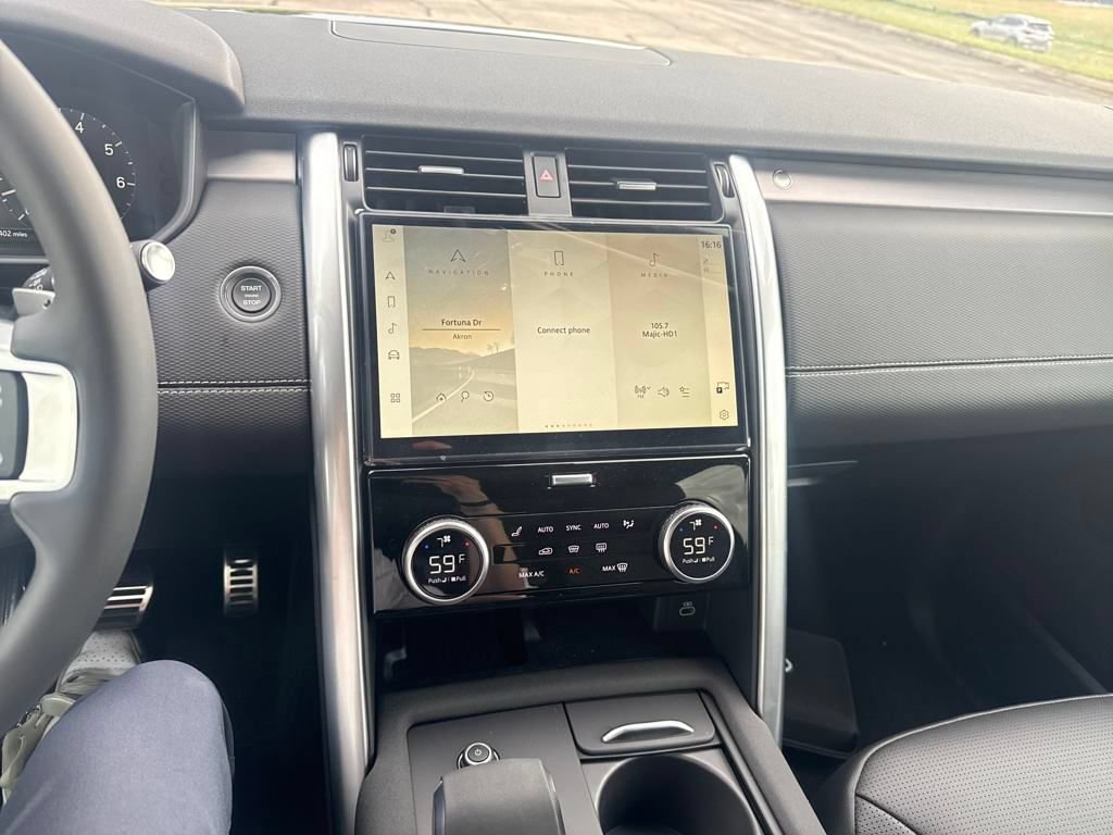Used 2025 Land Rover Discovery Dynamic SE AWD/4WD image 15