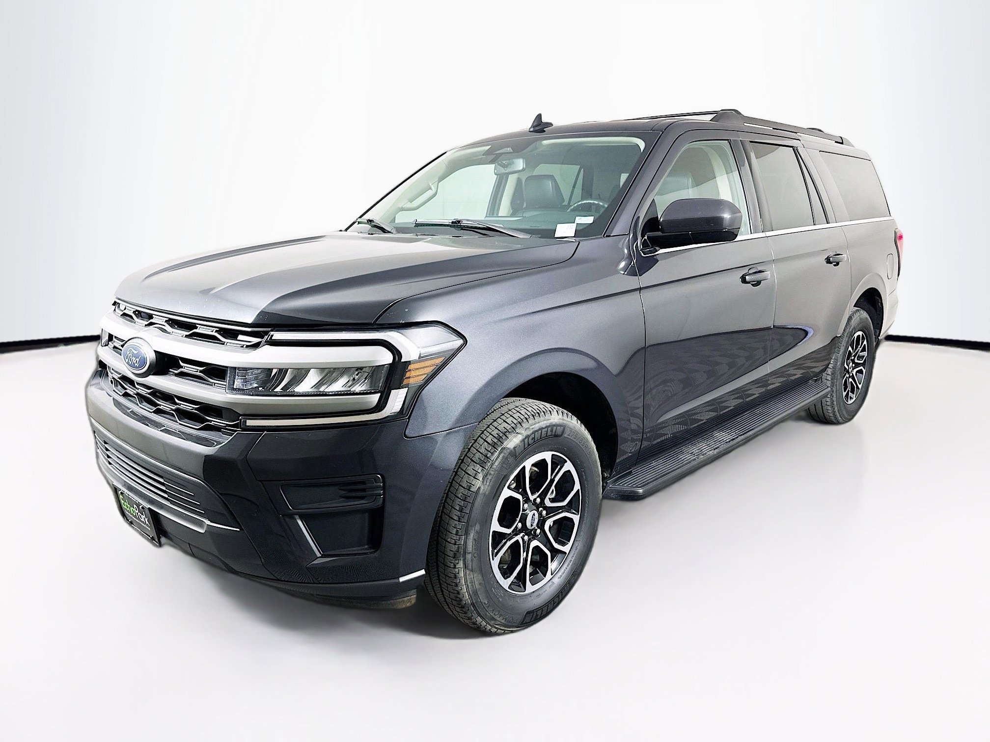 Used 2024 Ford Expedition Max XLT image 3