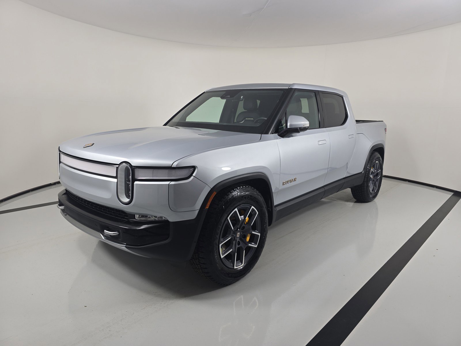 Used 2023 Rivian R1T Adventure AWD/4WD image 1