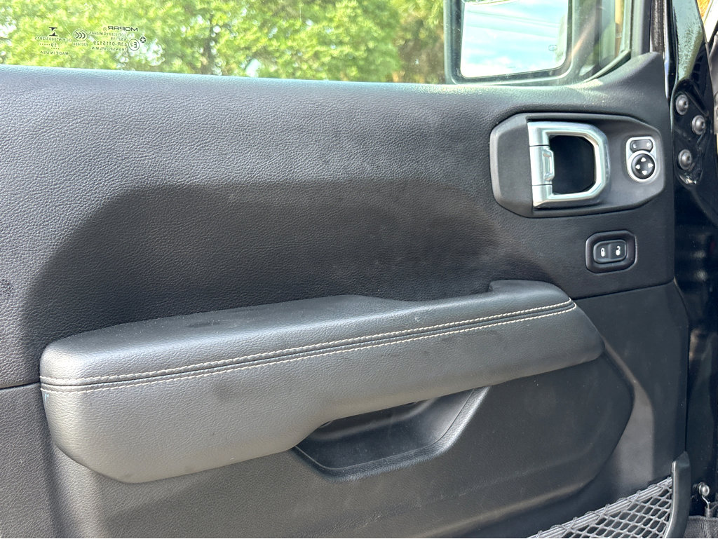 Used 2019 Jeep Wrangler Unlimited Sahara AWD/4WD image 18