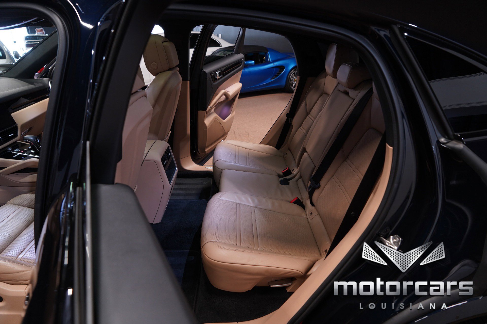 Used 2021 Porsche Cayenne Coupe w/ Premium Package image 36