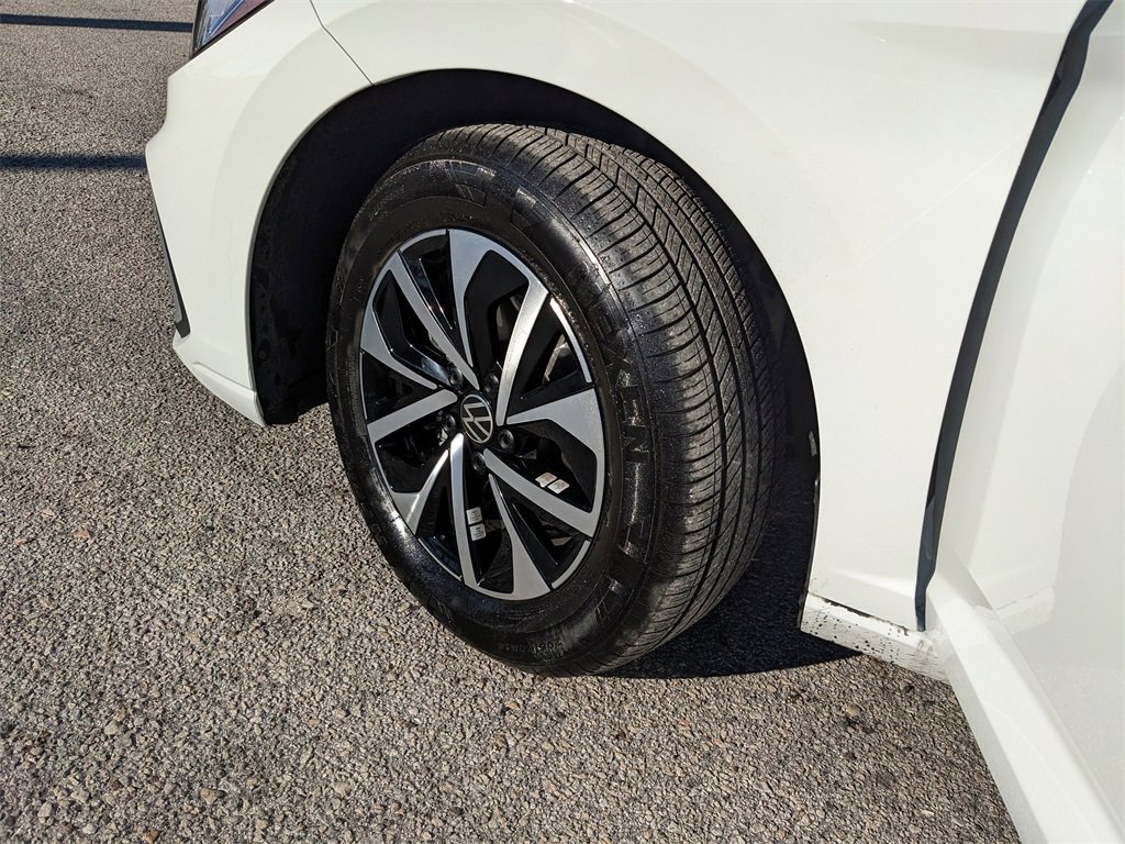 Used 2025 Volkswagen Jetta S image 32