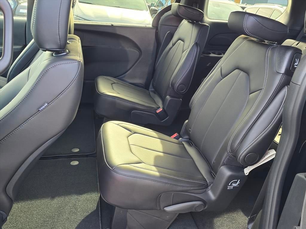 New 2026 Chrysler Pacifica Select w/ S Appearance Package FWD image 5