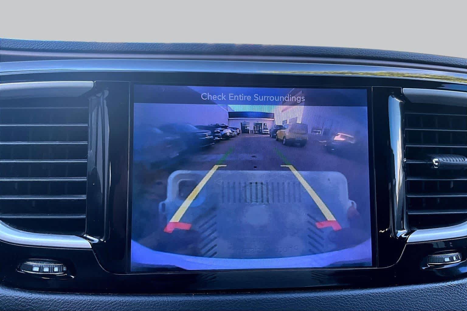 Used 2017 Chrysler Pacifica Touring-L FWD image 28