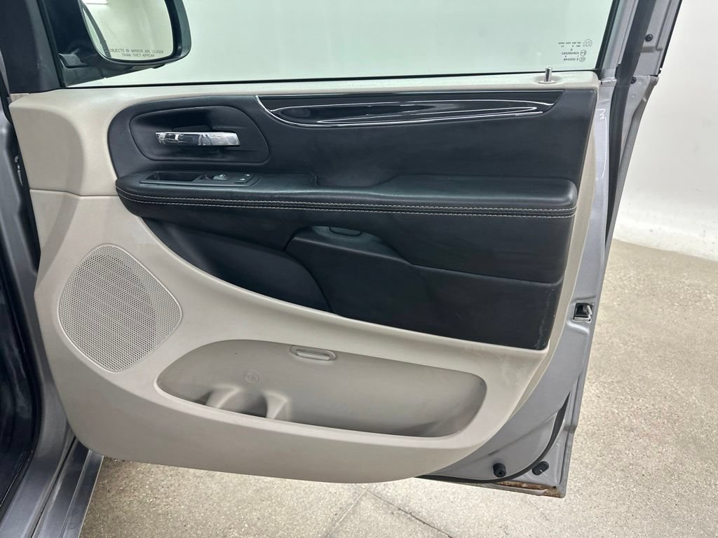 Used 2017 Dodge Grand Caravan SXT FWD image 19