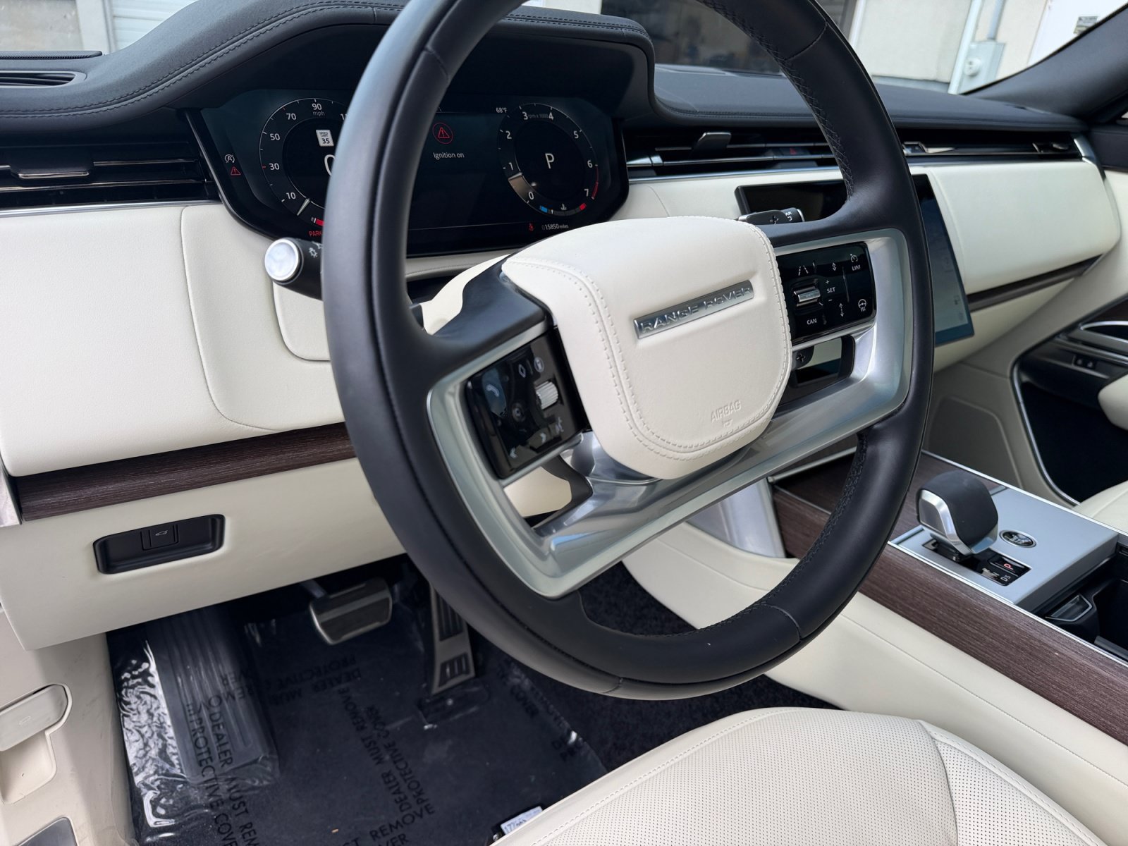 Used 2025 Land Rover Range Rover SE AWD/4WD image 19