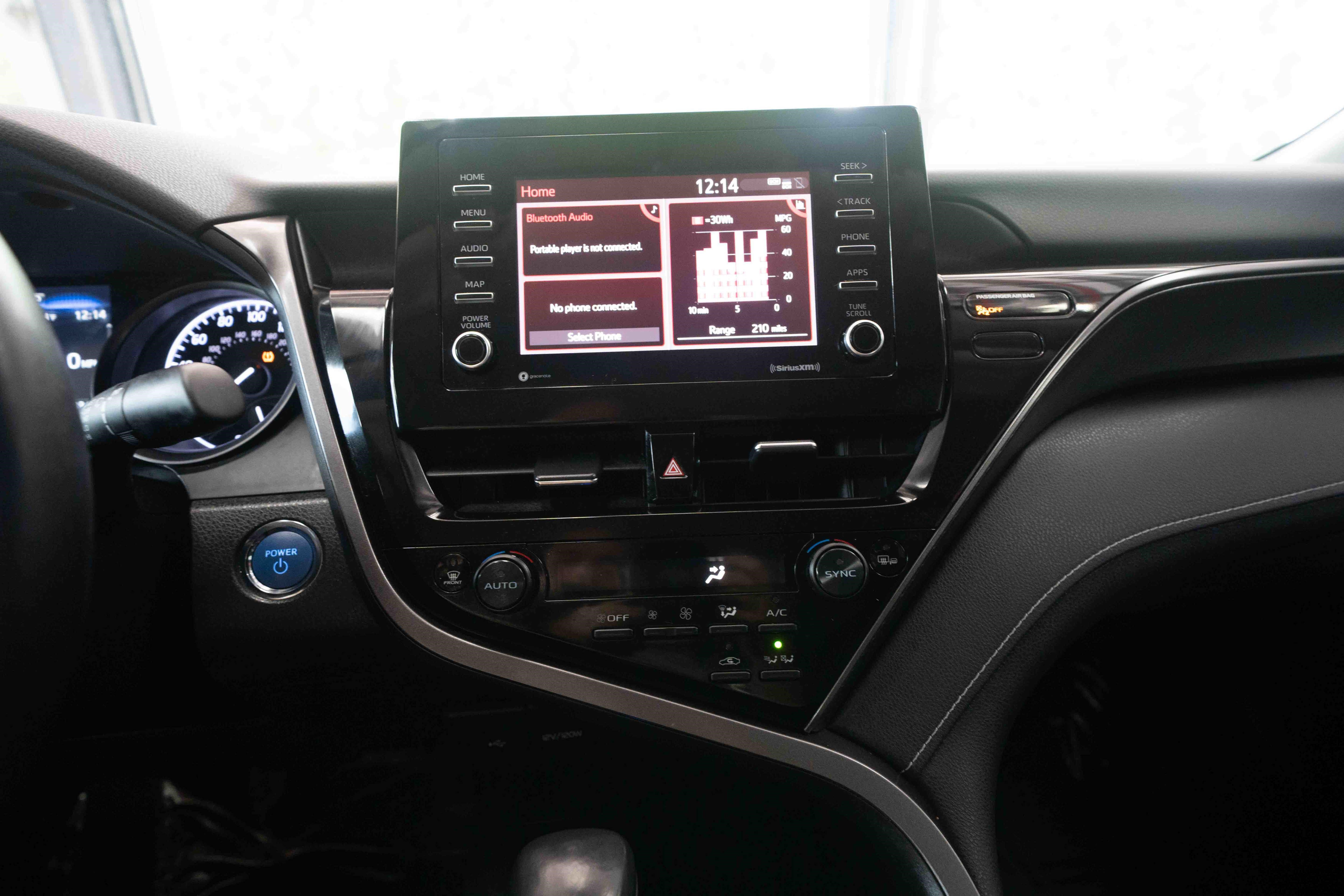 Used 2022 Toyota Camry SE w/ Cold Weather Package FWD image 17