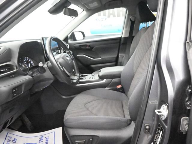 Used 2024 Toyota Highlander LE image 14