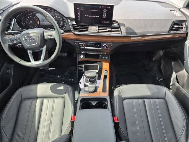 Used 2023 Audi Q5 2.0T Premium w/ Convenience Package AWD/4WD image 14