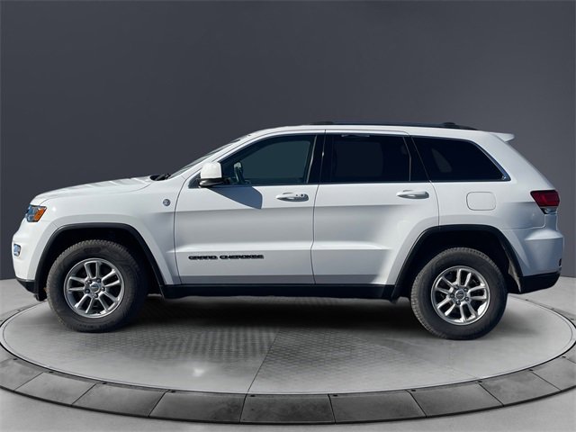 Used 2020 Jeep Grand Cherokee Laredo image 2