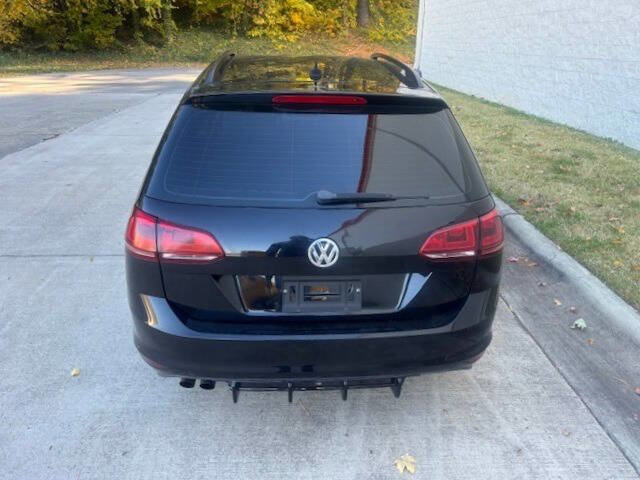 Used 2017 Volkswagen Golf S image 16