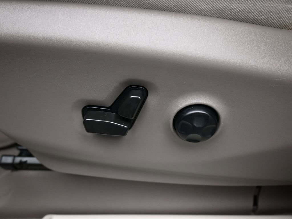 Used 2021 Chrysler Pacifica Touring-L image 13