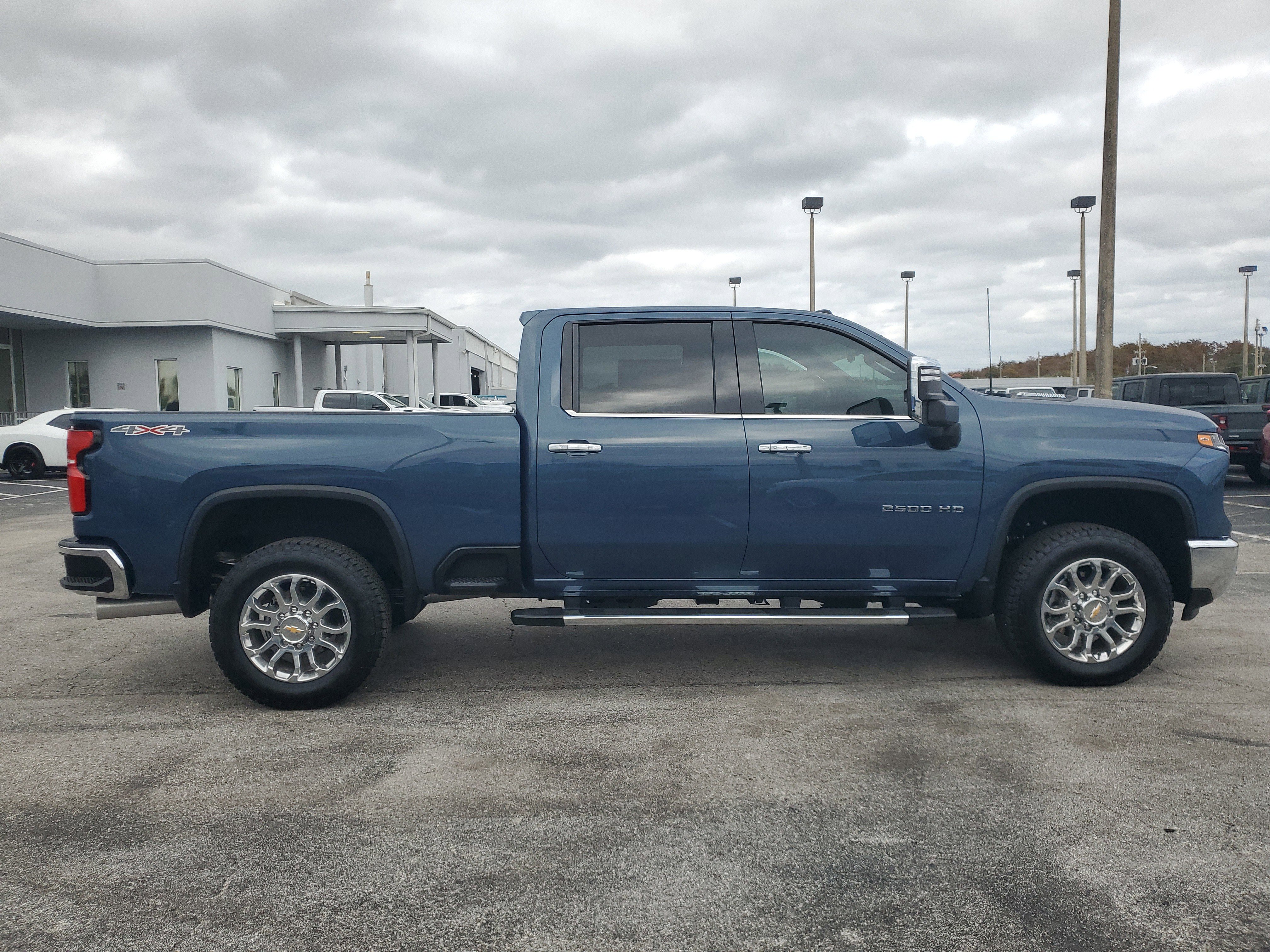 Used 2025 Chevrolet Silverado 2500 LTZ w/ LTZ Premium Package image 9