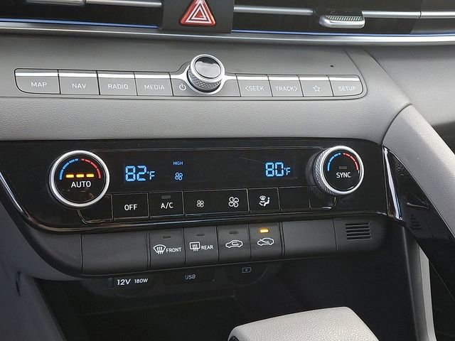 Used 2024 Hyundai Elantra Blue image 15