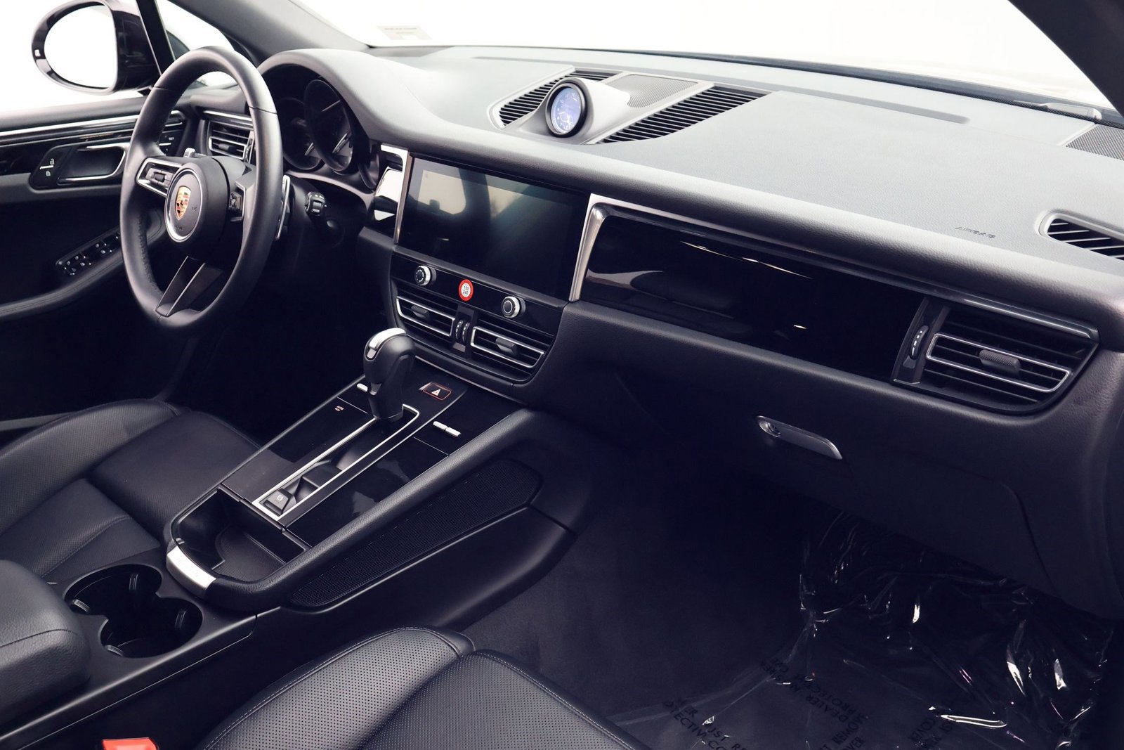 Certified 2025 Porsche Macan image 25