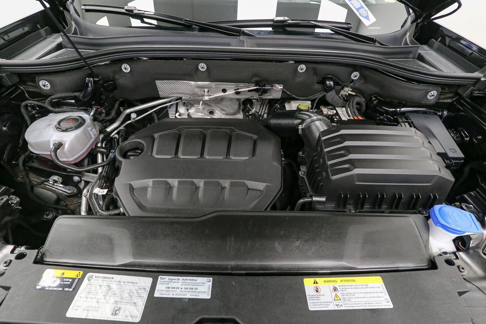 Certified 2026 Volkswagen Atlas Cross Sport SEL R-Line AWD/4WD image 18