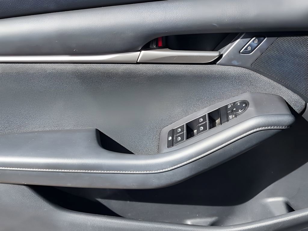 Used 2021 MAZDA MAZDA3 s image 22