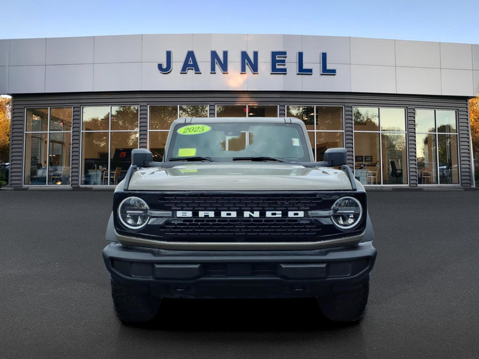 Used 2025 Ford Bronco Big Bend AWD/4WD image 2
