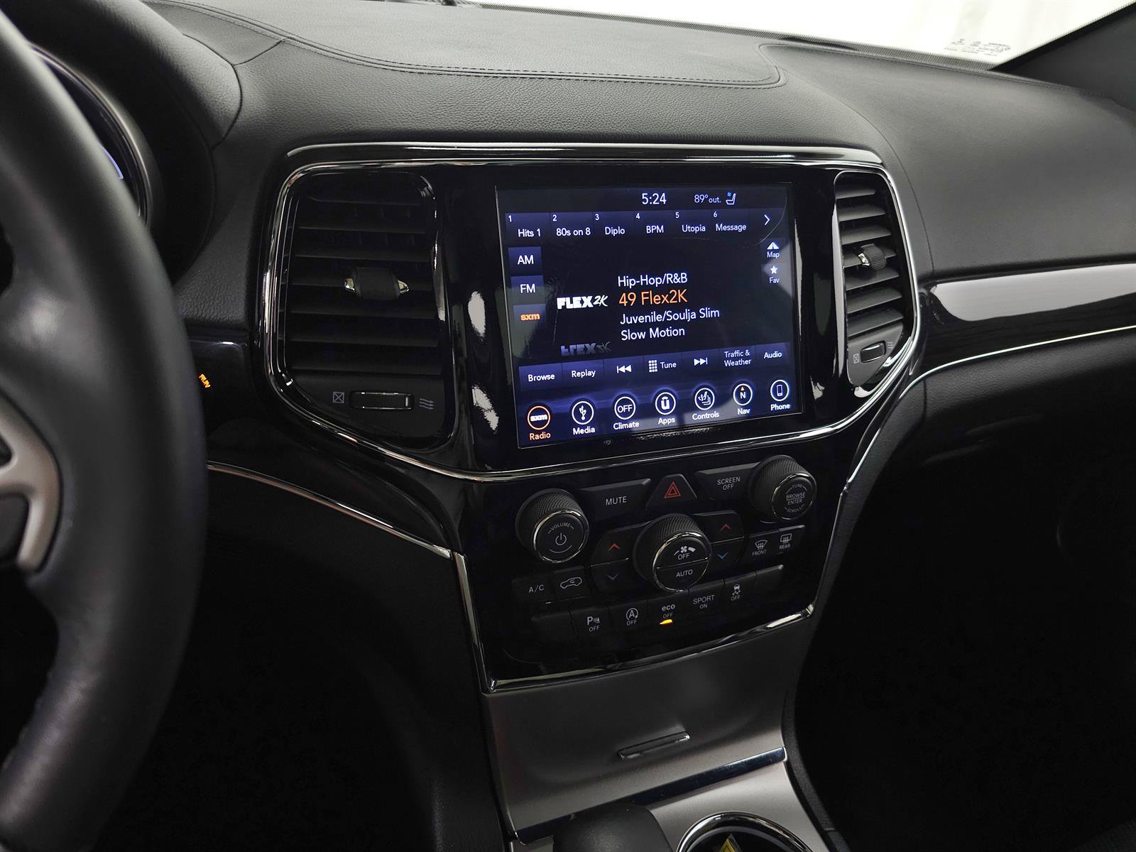 Used 2019 Jeep Grand Cherokee Overland AWD/4WD image 25