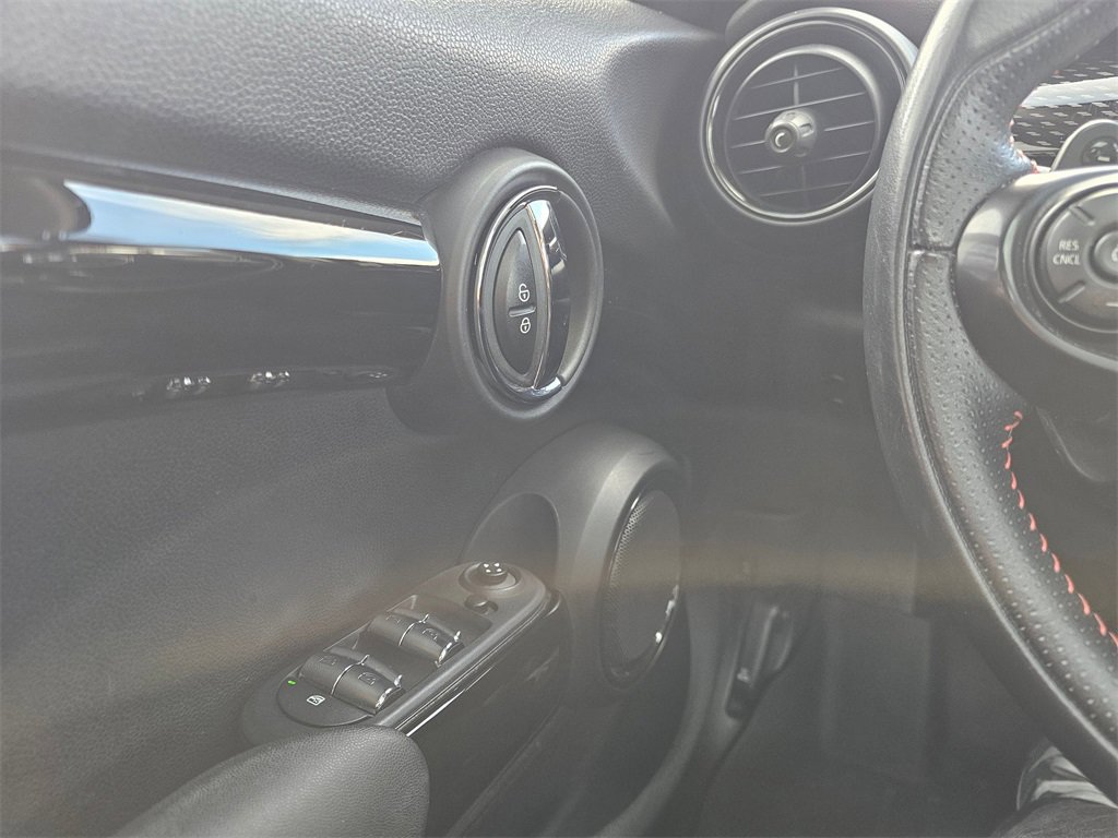 Used 2019 MINI Cooper S w/ Signature Upholstery Package image 30