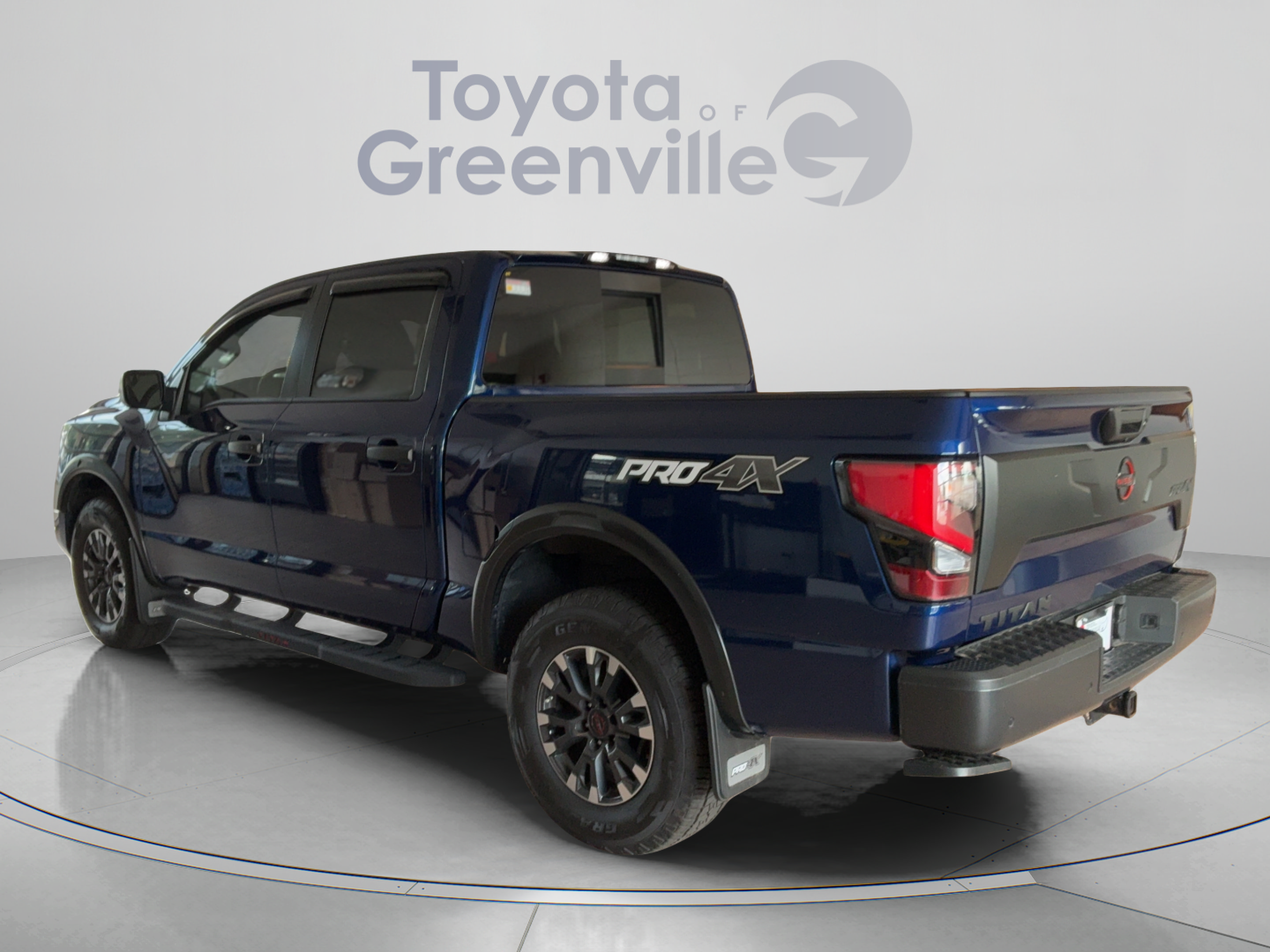 Used 2024 Nissan Titan PRO-4X w/ Pro-4x Convenience Package AWD/4WD image 4