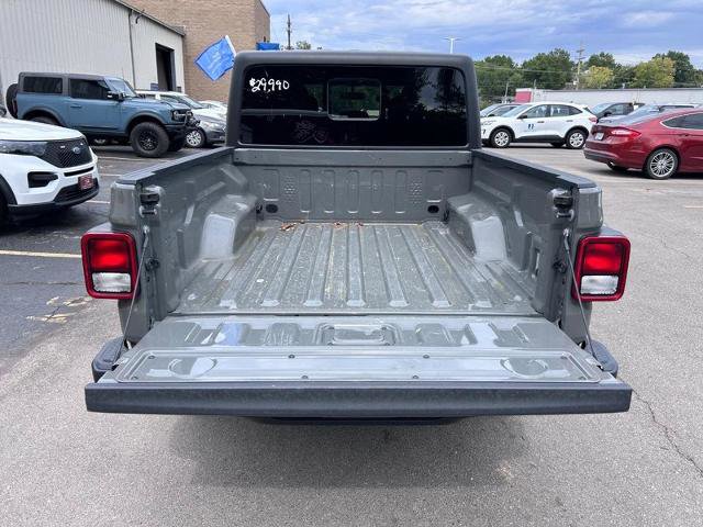 Used 2023 Jeep Gladiator Sport image 7