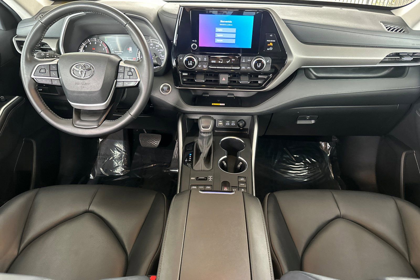 Certified 2024 Toyota Highlander XLE image 17