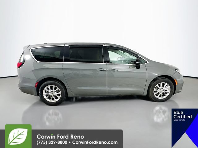 Used 2024 Chrysler Pacifica Touring-L AWD/4WD image 10