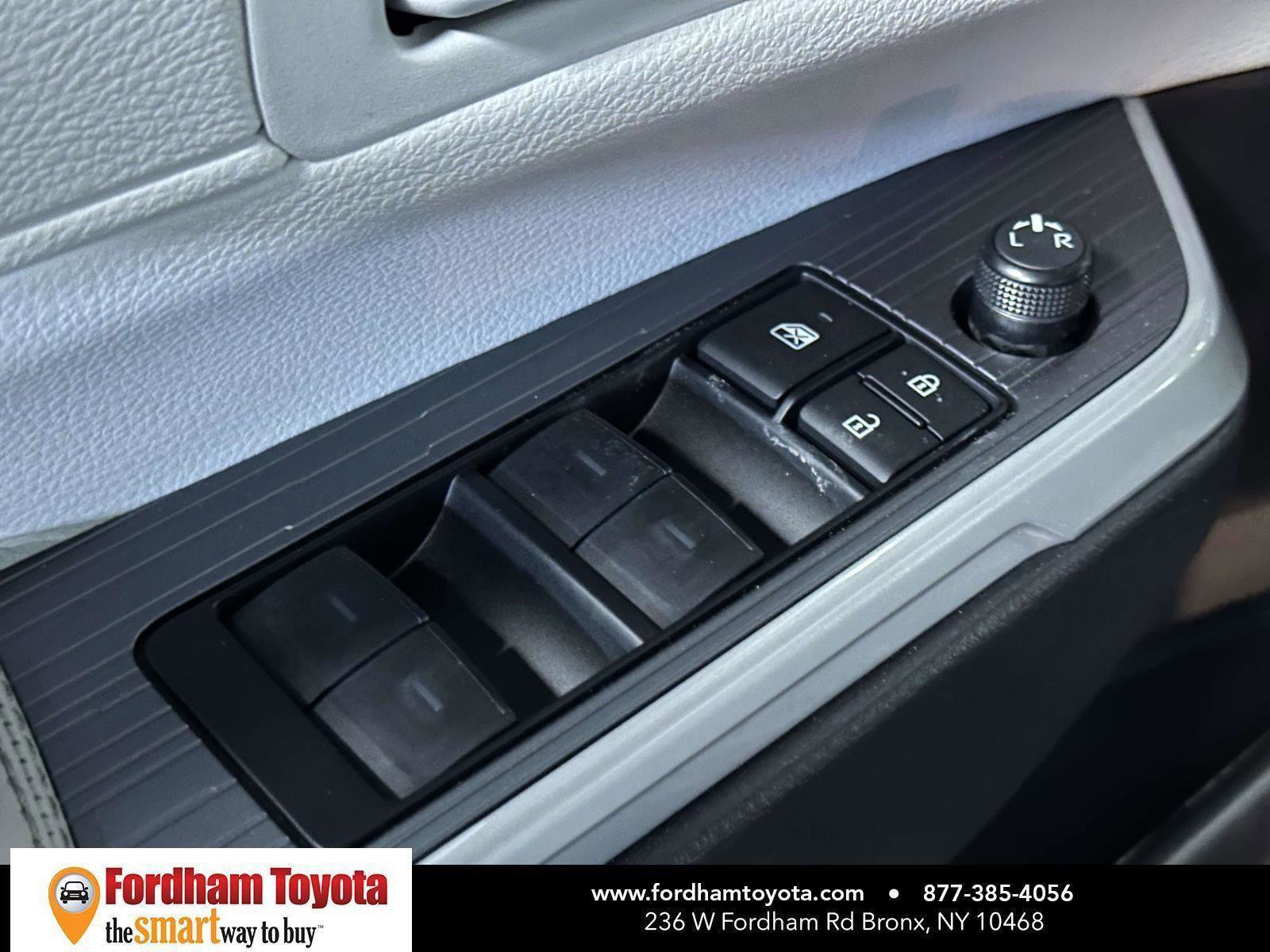 Used 2026 Toyota Sienna LE image 17