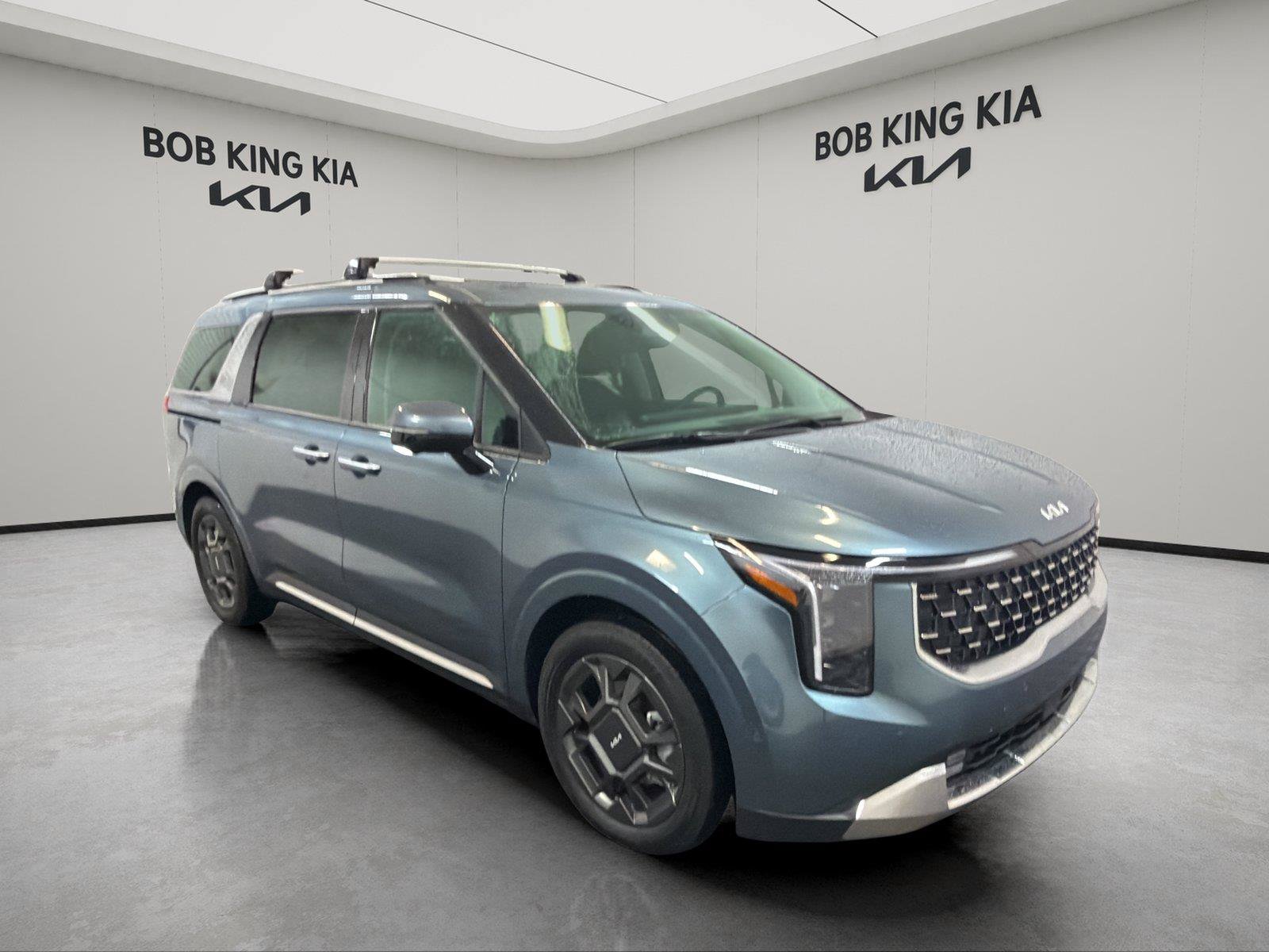 Used 2025 Kia Carnival SX FWD image 7