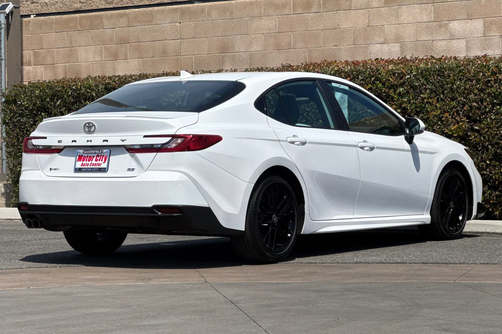 Used 2025 Toyota Camry SE FWD image 4