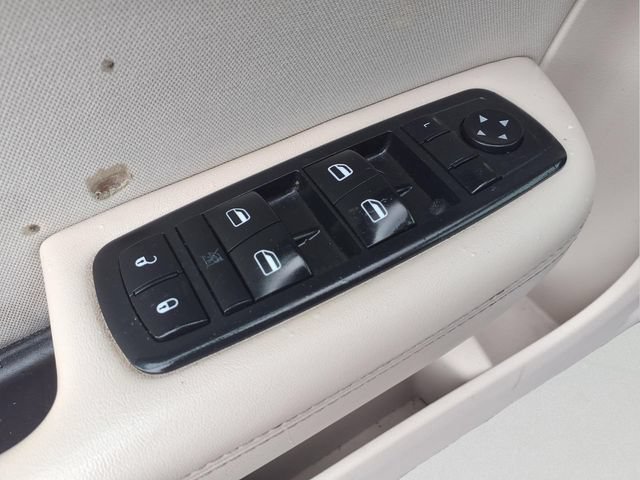 Used 2015 Chrysler 200 Limited w/ Convenience Group FWD image 15