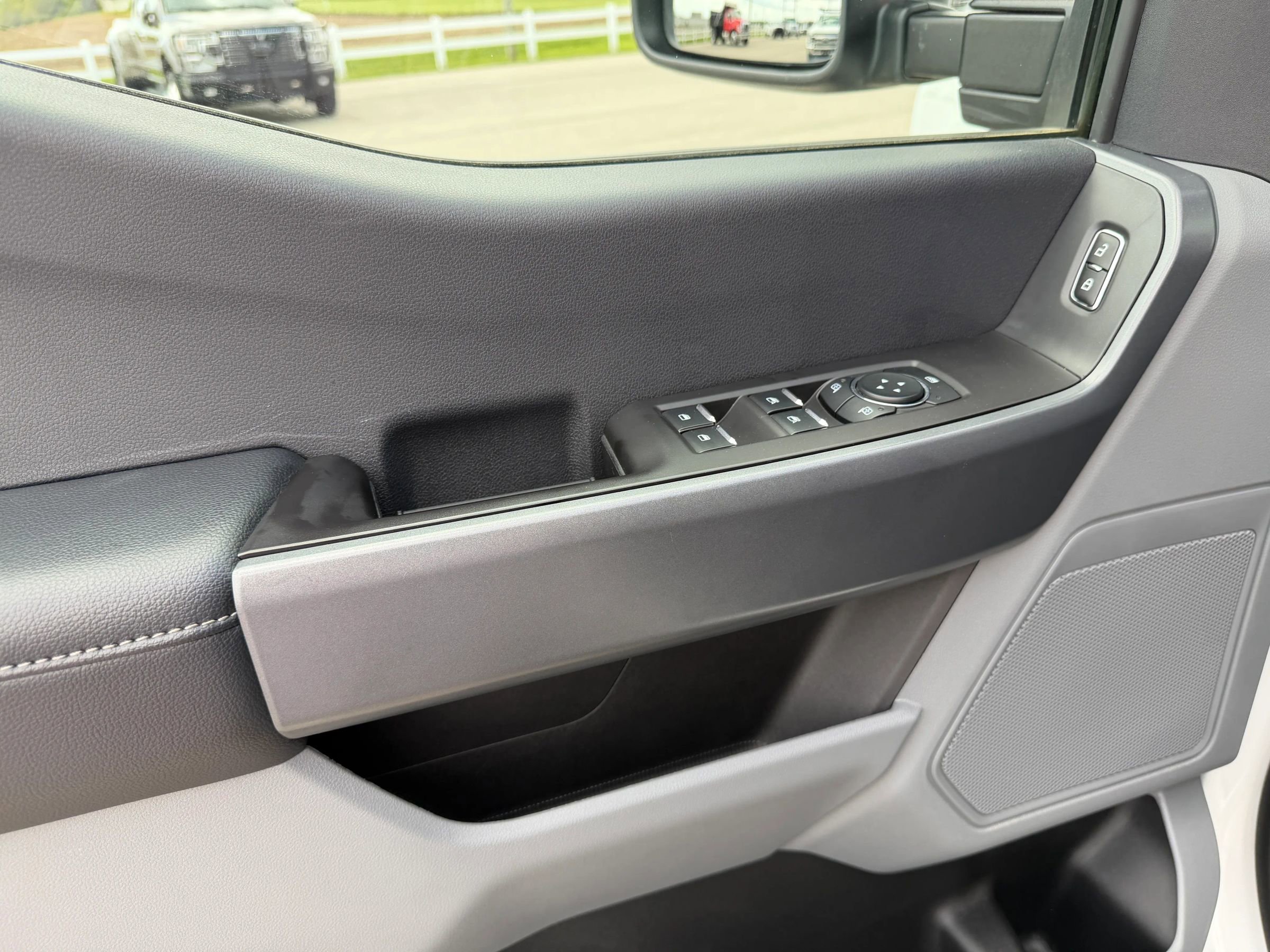Used 2024 Ford F550 4x4 Crew Cab Super Duty w/ XLT Value Package image 12