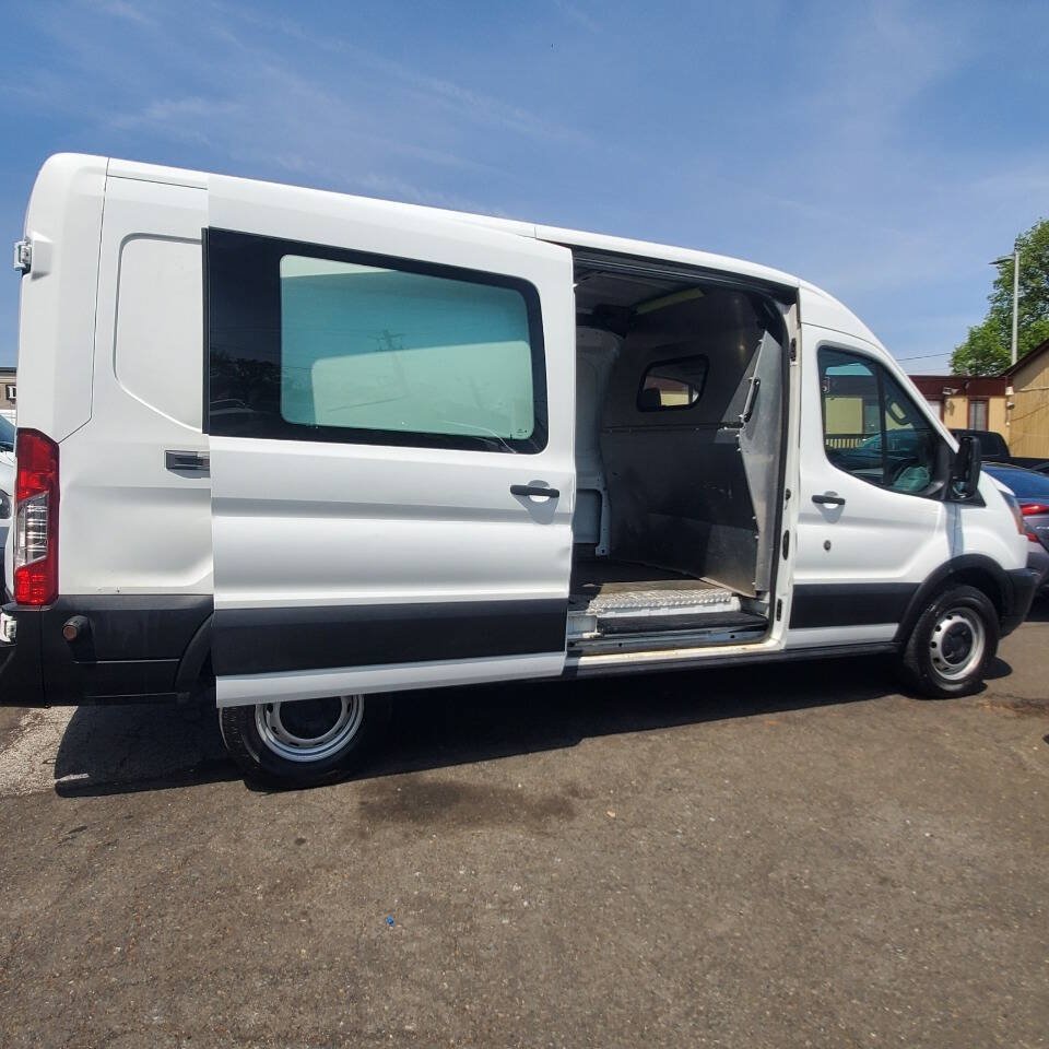 Used 2019 Ford Transit 250 148 Medium Roof RWD image 17