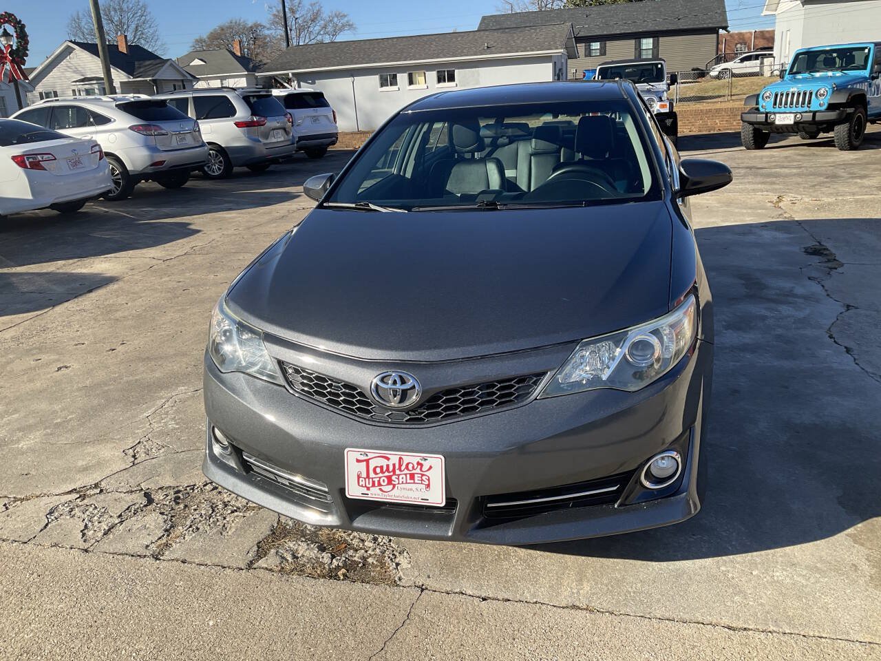Used 2012 Toyota Camry SE FWD image 9
