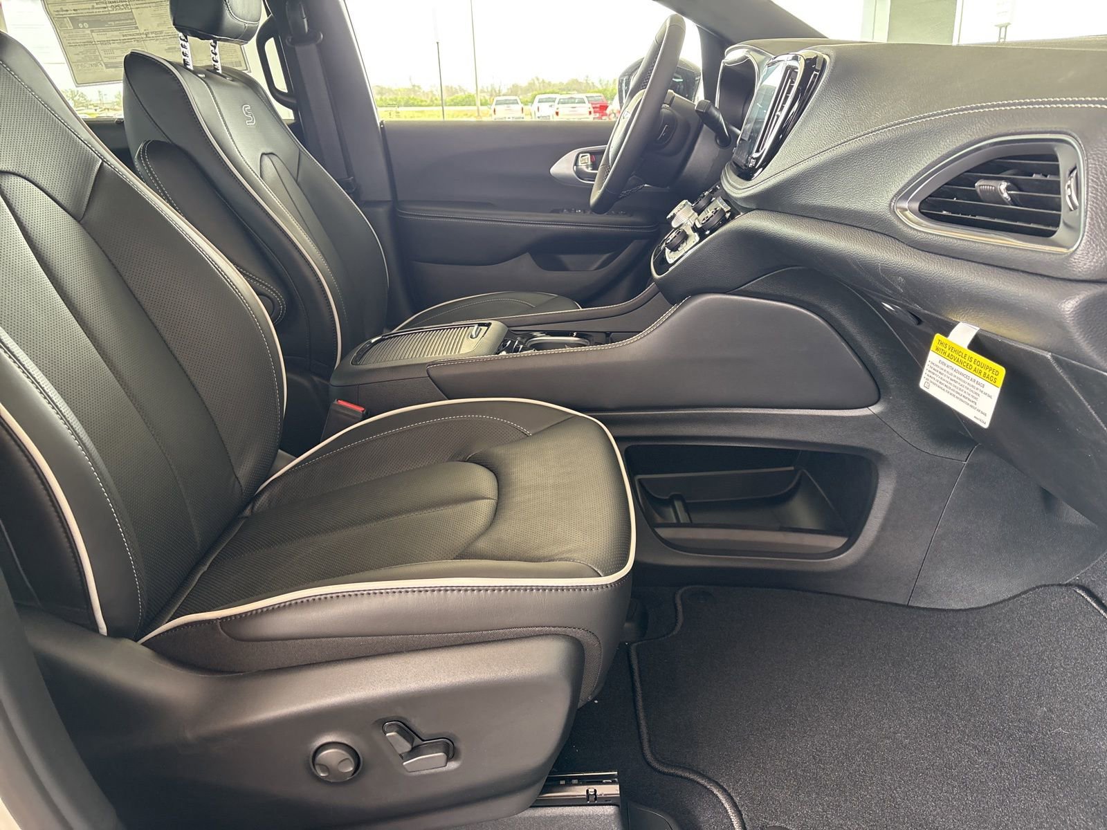 New 2026 Chrysler Pacifica Limited w/ S Appearance Package image 23