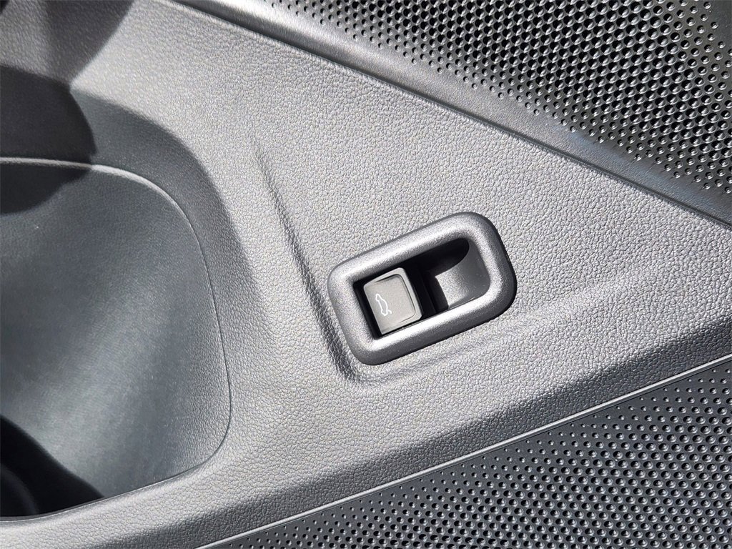 New 2026 Volkswagen Tiguan SE image 5